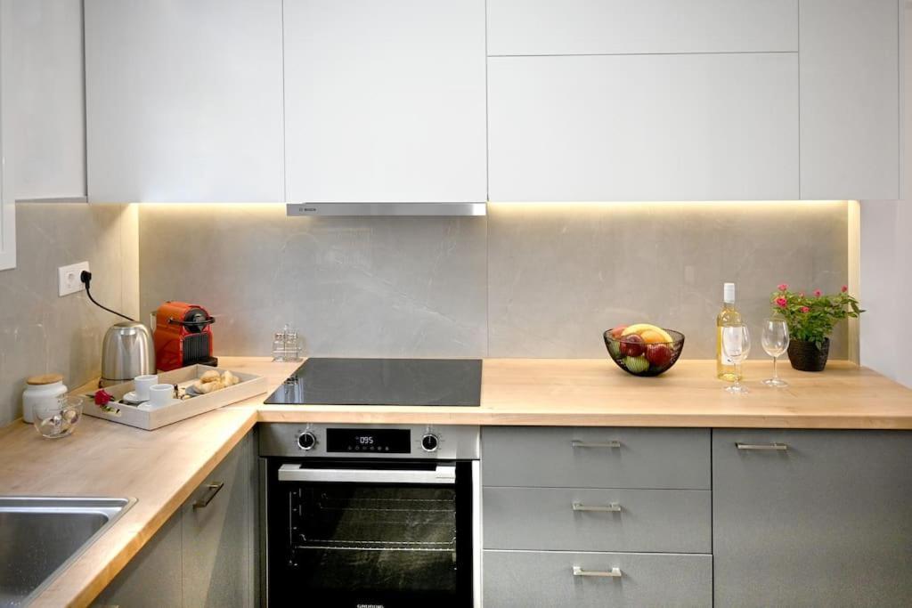 Marie'S Luxury City Center Apartment 이라클리온 외부 사진