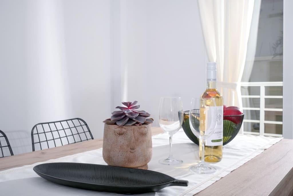 Marie'S Luxury City Center Apartment 이라클리온 외부 사진